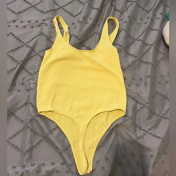 Me to We Pacsun yellow bodysuit Size S - Picture 5 of 6